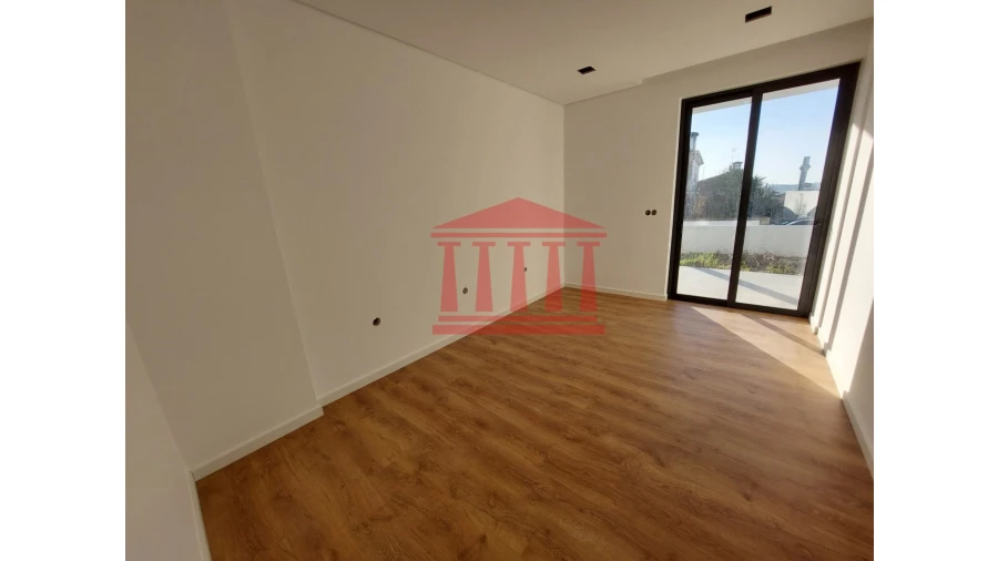 Moradia T4 para Venda em Alvelos Foto 11