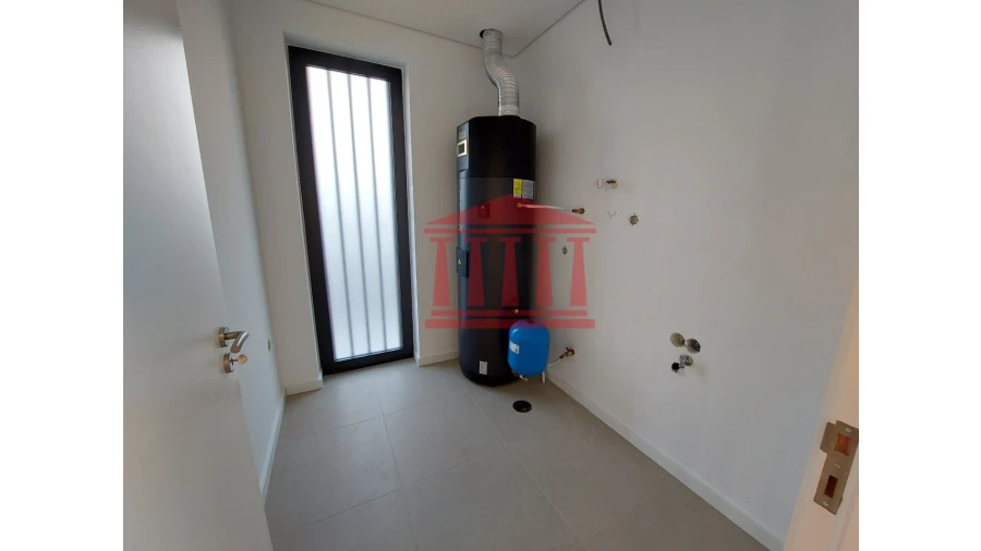 Moradia T4 para Venda em Alvelos Foto 24