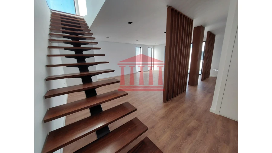 Moradia T4 para Venda em Alvelos Foto 8