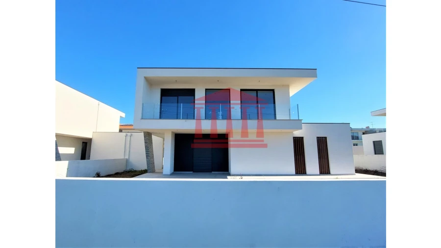 Moradia T4 para Venda em Alvelos Foto 3