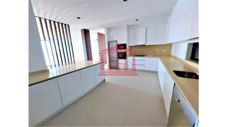 Moradia T4 para Venda em Alvelos Foto 4