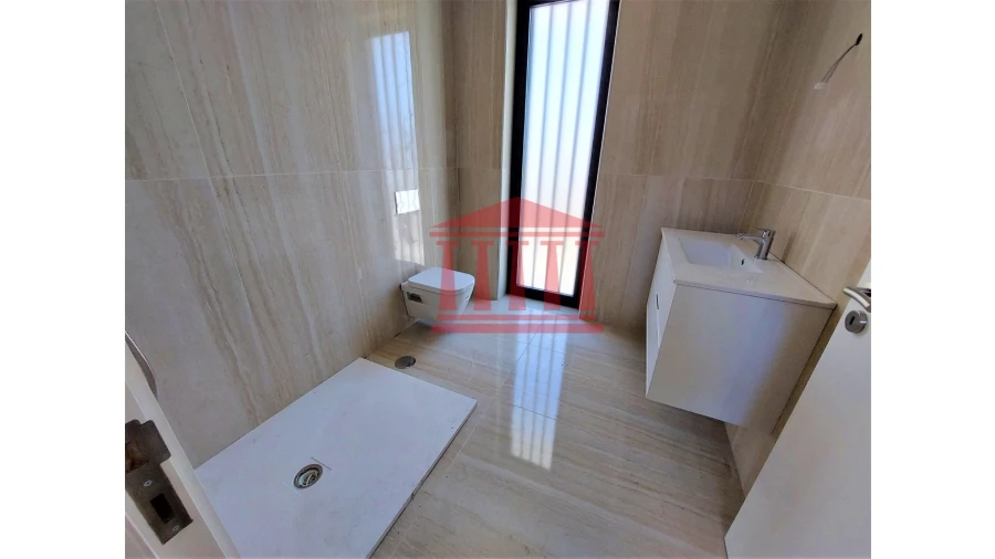 Moradia T4 para Venda em Alvelos Foto 12