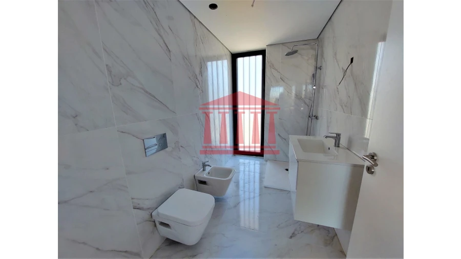 Moradia T4 para Venda em Alvelos Foto 17