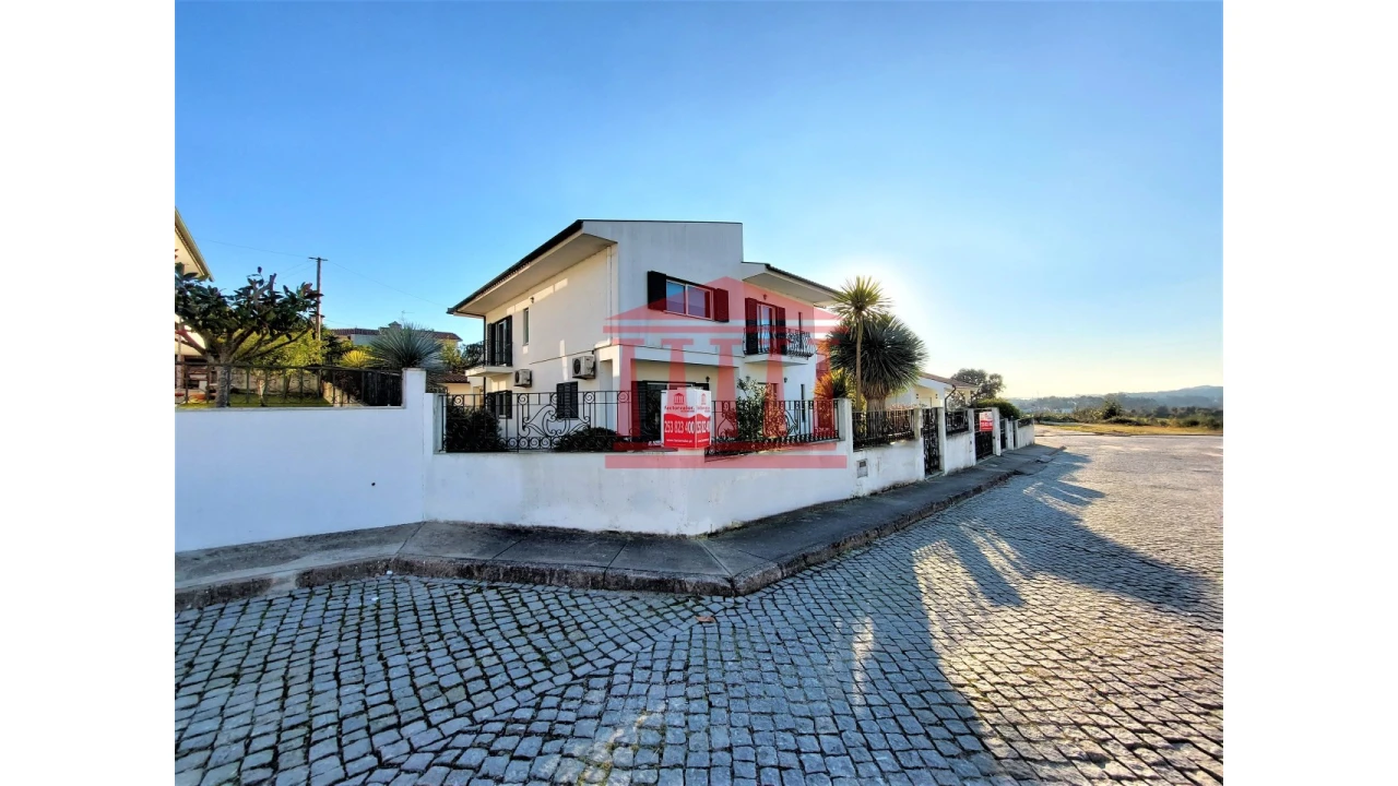 Moradia T3 para Venda em Barcelinhos Foto 3