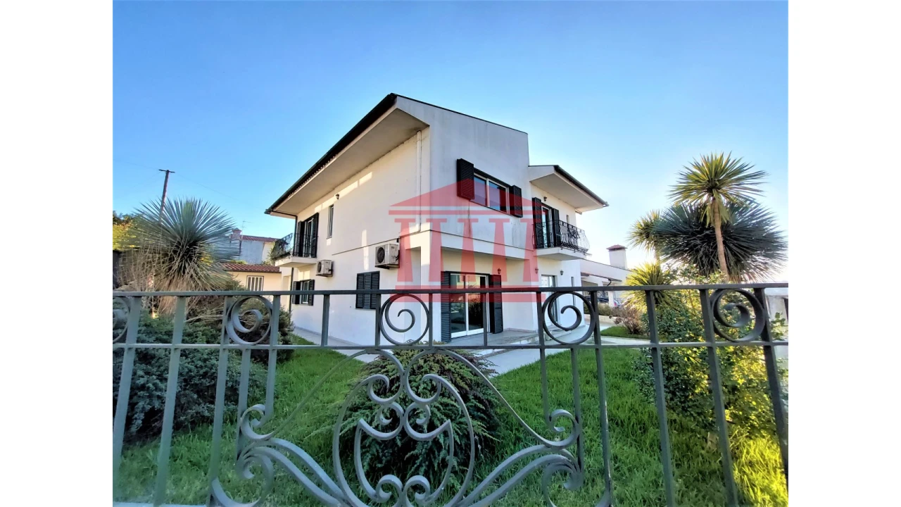 Moradia T3 para Venda em Barcelinhos Foto 4