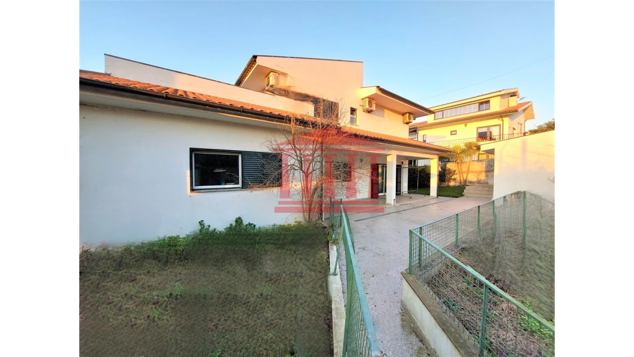 Moradia T3 para Venda em Barcelinhos Foto 12