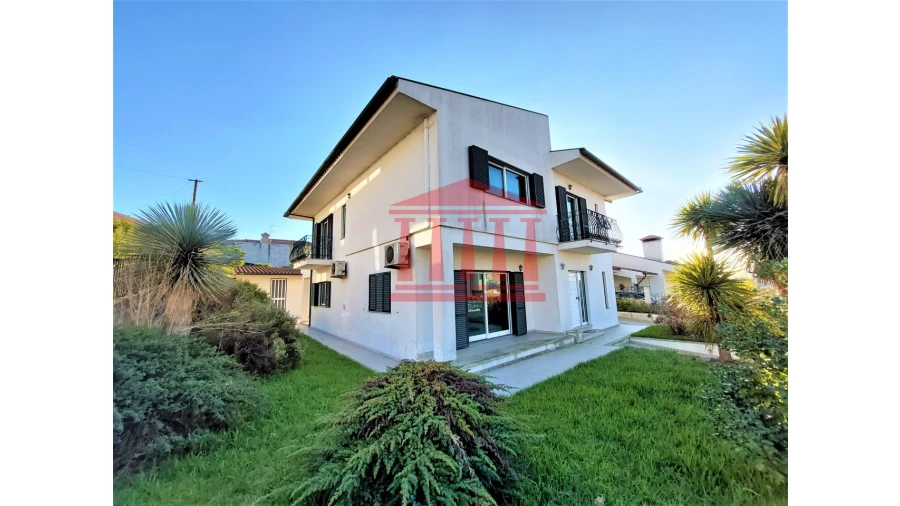 Moradia T3 para Venda em Barcelinhos Foto 6