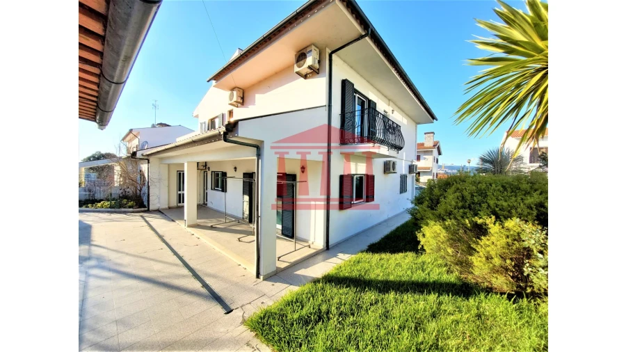 Moradia T3 para Venda em Barcelinhos Foto 10