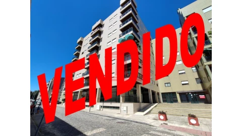 Loja para Venda em Arcozelo