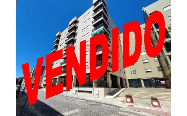 Loja para Venda em Arcozelo