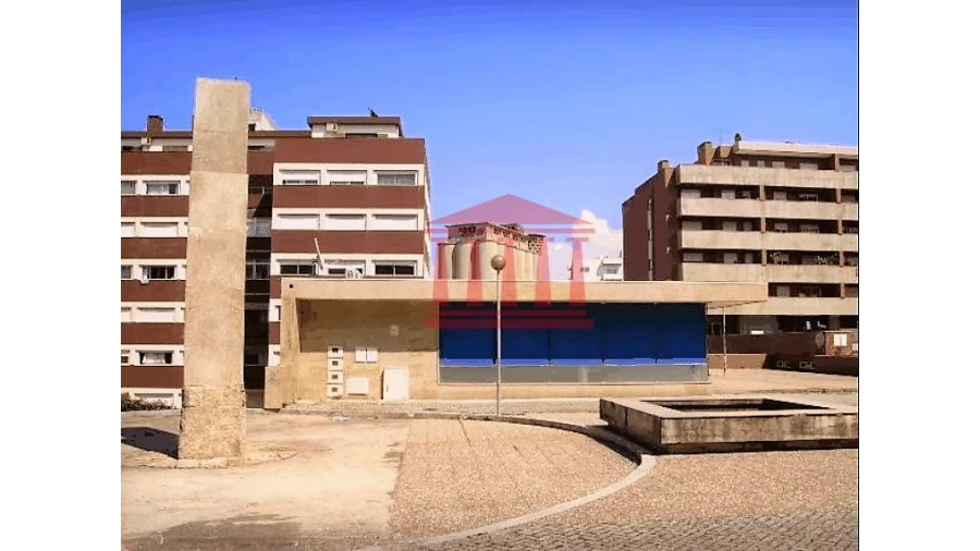 Loja para Venda em Arcozelo Foto 1