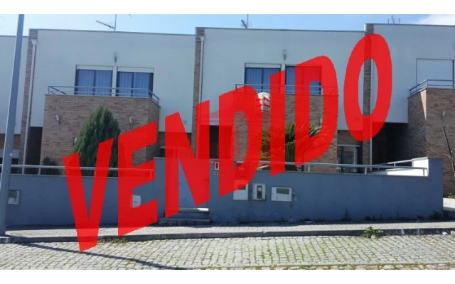 Moradia T3 para Venda em Galegos (São Martinho)