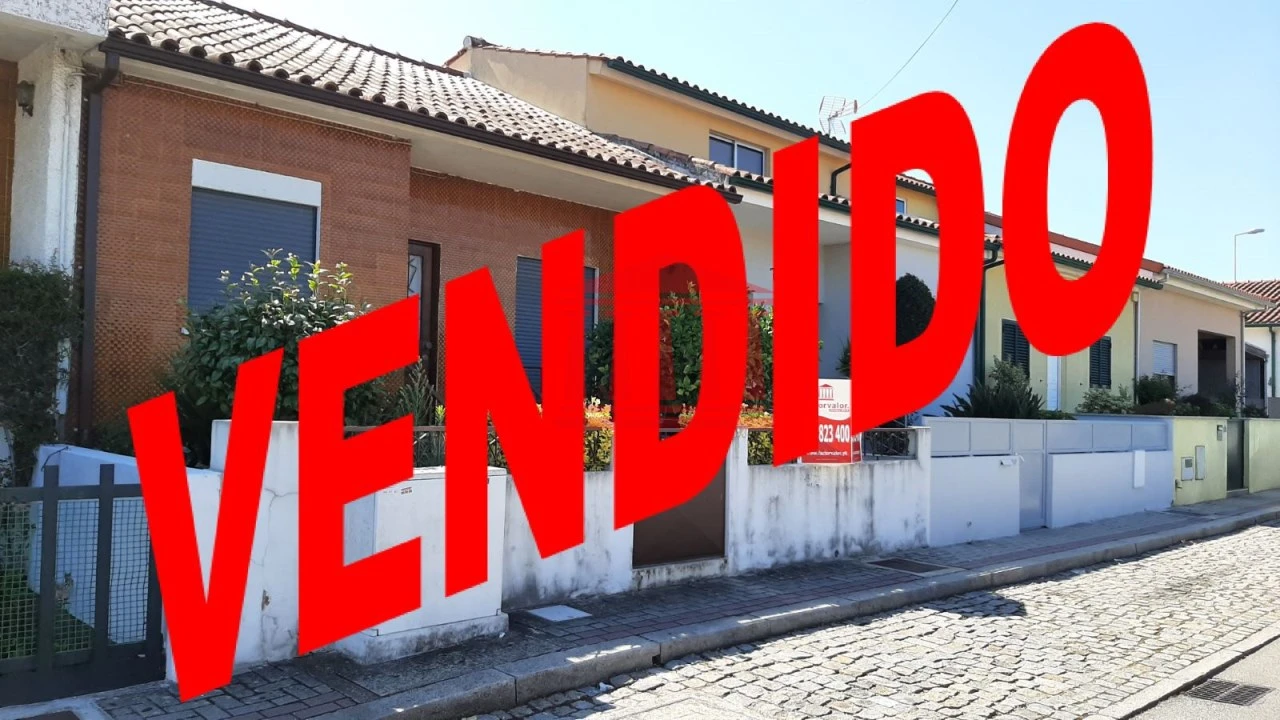 Moradia T2 para Venda em Arcozelo Foto 1