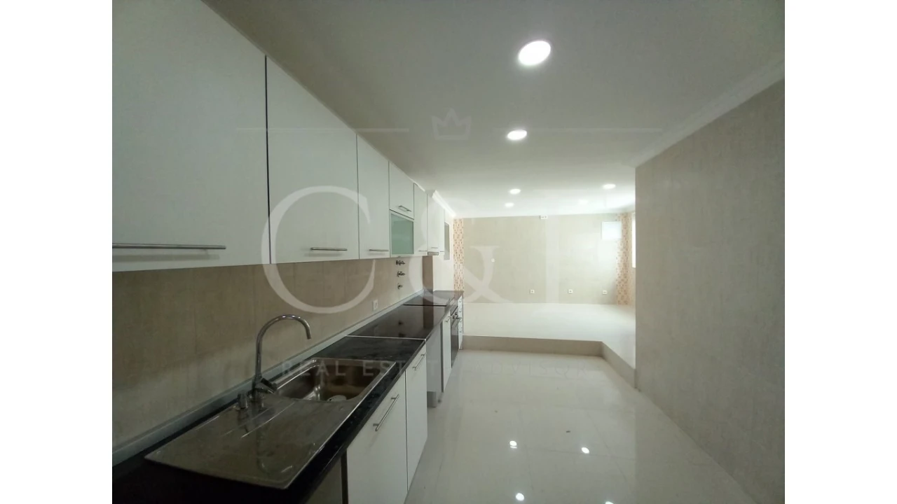 Moradia T5 para Venda em Carcavelos e Parede Foto 9
