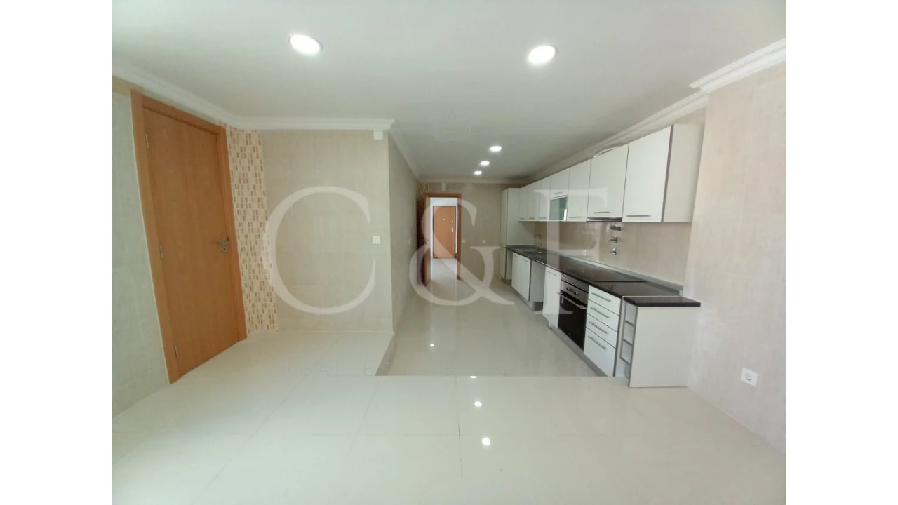 Moradia T5 para Venda em Carcavelos e Parede Foto 10