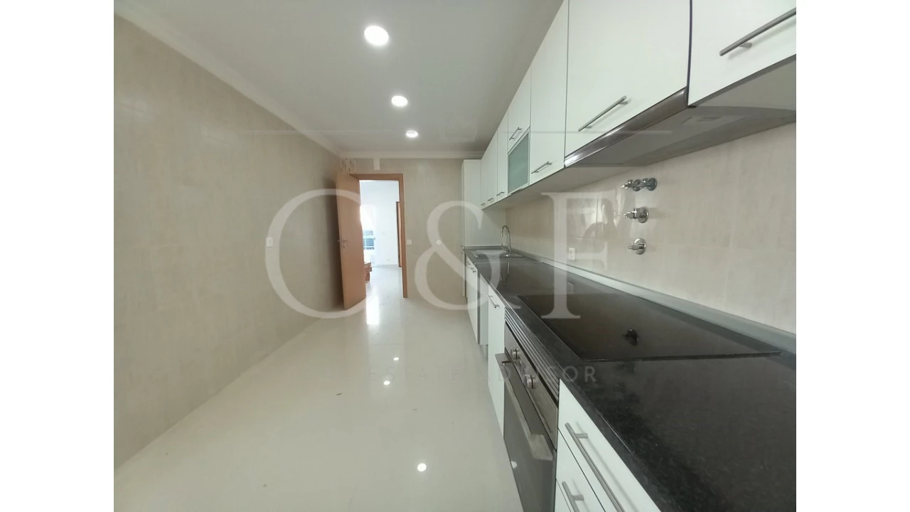 Moradia T5 para Venda em Carcavelos e Parede Foto 14