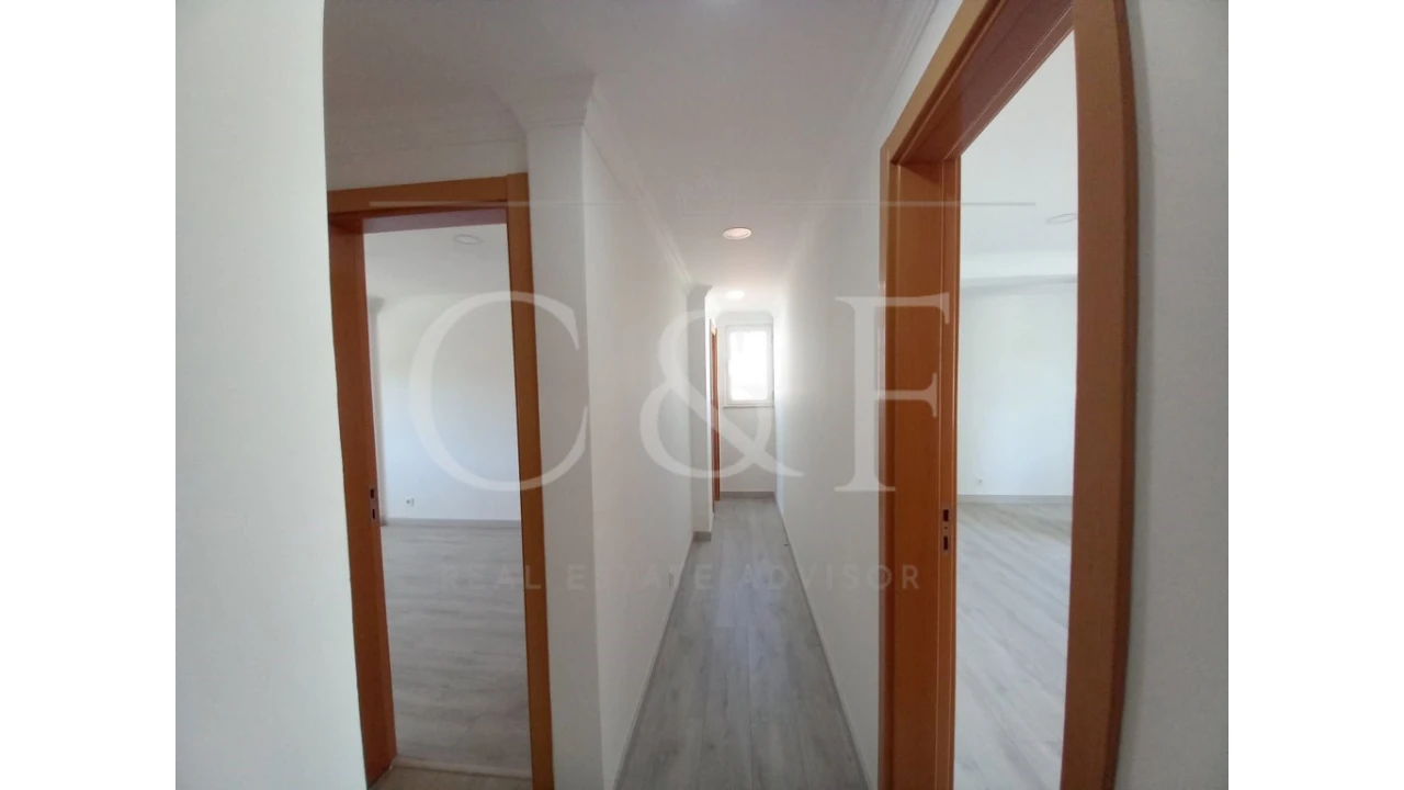 Moradia T5 para Venda em Carcavelos e Parede Foto 26