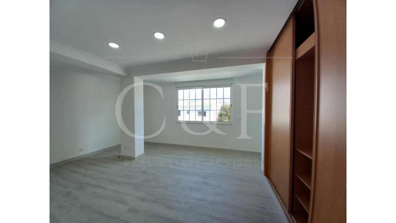 Moradia T5 para Venda em Carcavelos e Parede Foto 25