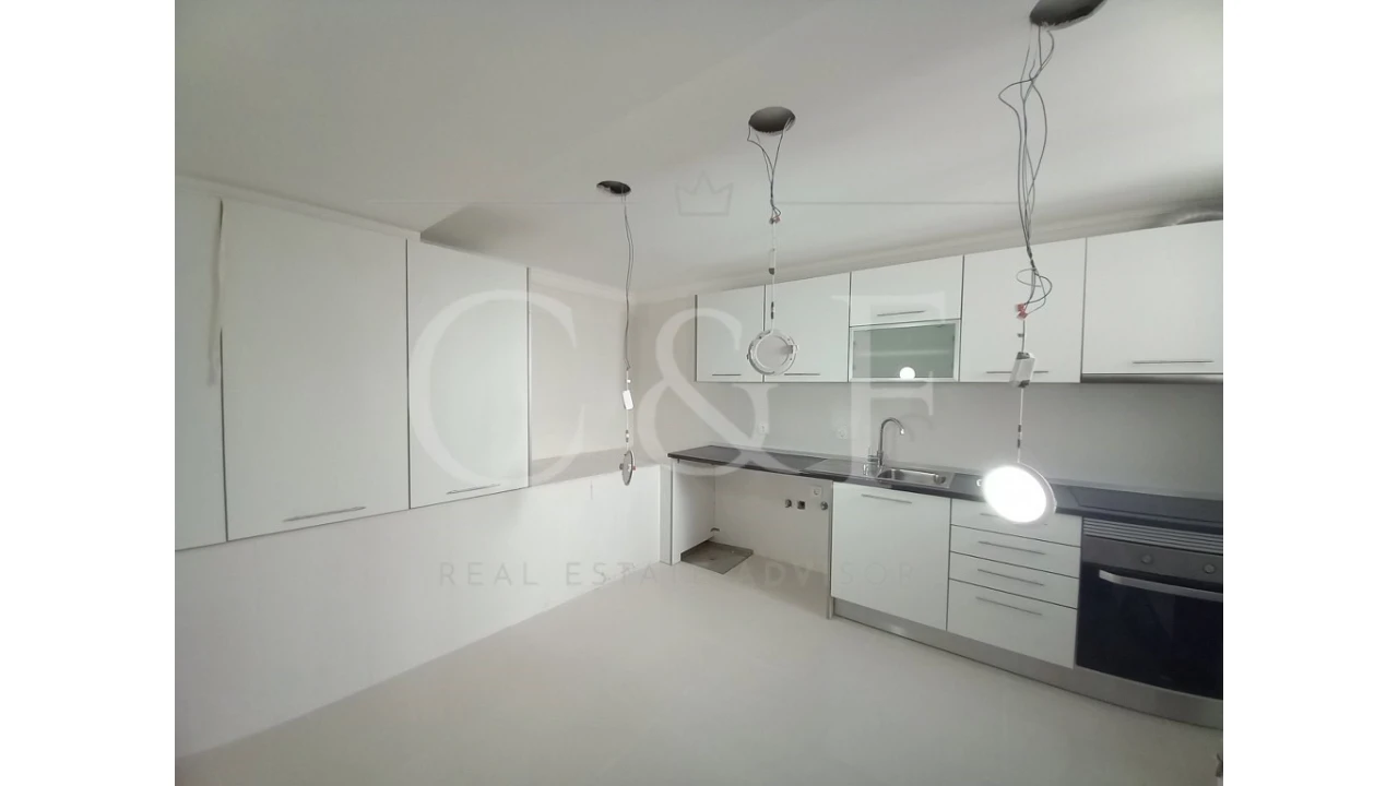 Moradia T5 para Venda em Carcavelos e Parede Foto 13