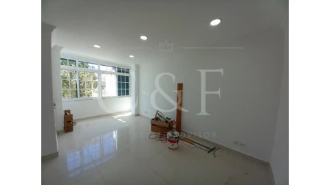 Moradia T5 para Venda em Carcavelos e Parede