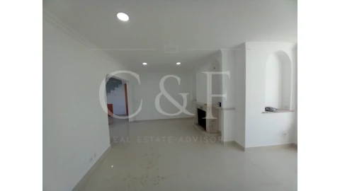Moradia T5 para Venda em Carcavelos e Parede