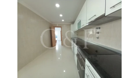 Moradia T5 para Venda em Carcavelos e Parede