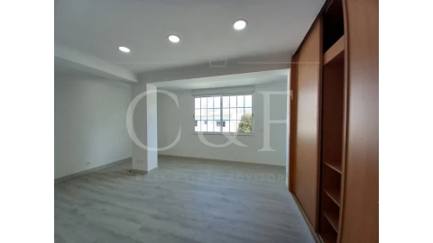 Moradia T5 para Venda em Carcavelos e Parede
