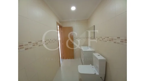 Moradia T5 para Venda em Carcavelos e Parede