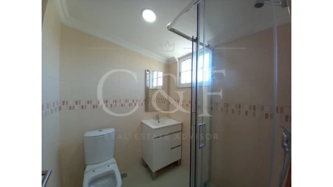 Moradia T5 para Venda em Carcavelos e Parede