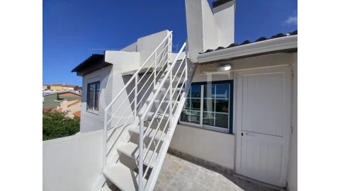 Moradia T5 para Venda em Carcavelos e Parede