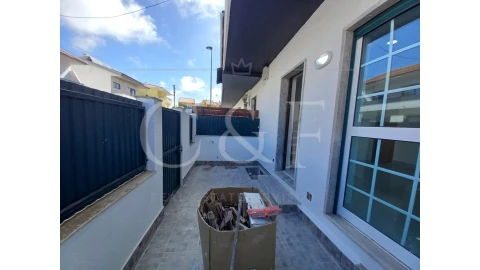 Moradia T5 para Venda em Carcavelos e Parede