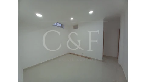 Moradia T5 para Venda em Carcavelos e Parede