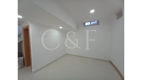 Moradia T5 para Venda em Carcavelos e Parede