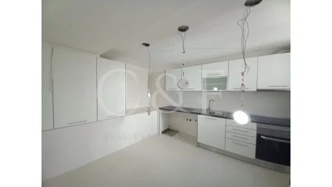 Moradia T5 para Venda em Carcavelos e Parede