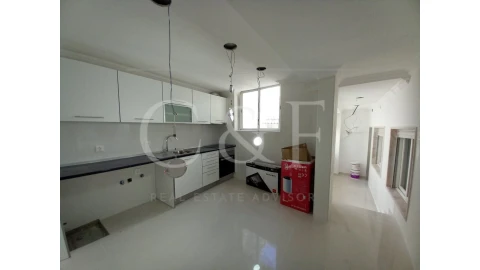 Moradia T5 para Venda em Carcavelos e Parede