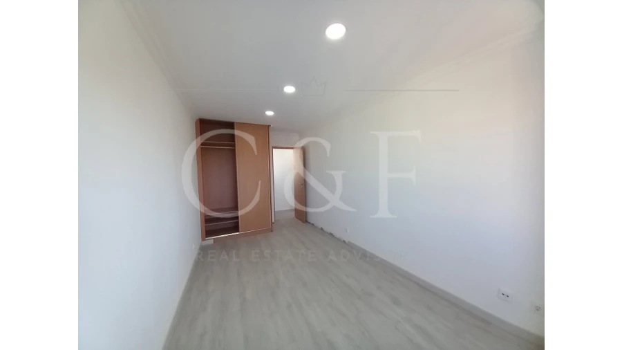 Moradia T5 para Venda em Carcavelos e Parede Foto 33