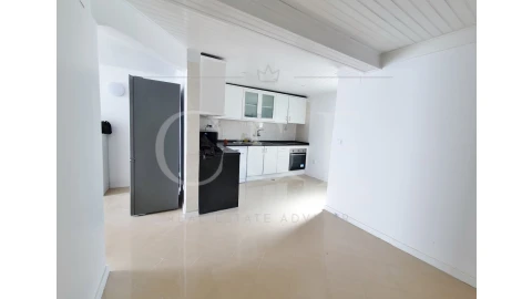 Moradia T9 para Venda em Alcantara
