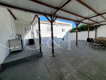 Moradia T9 para Venda em Alcantara