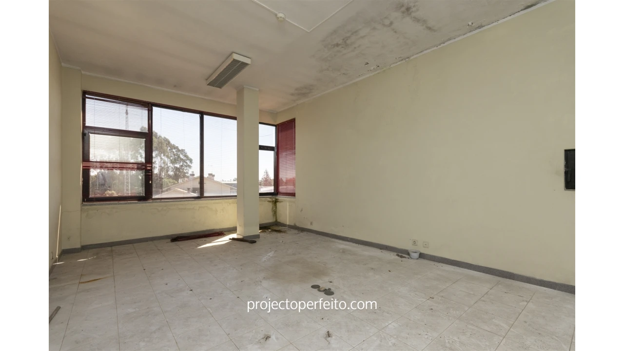 Armazém para Venda em São Miguel do Souto e Mosteirô Foto 14