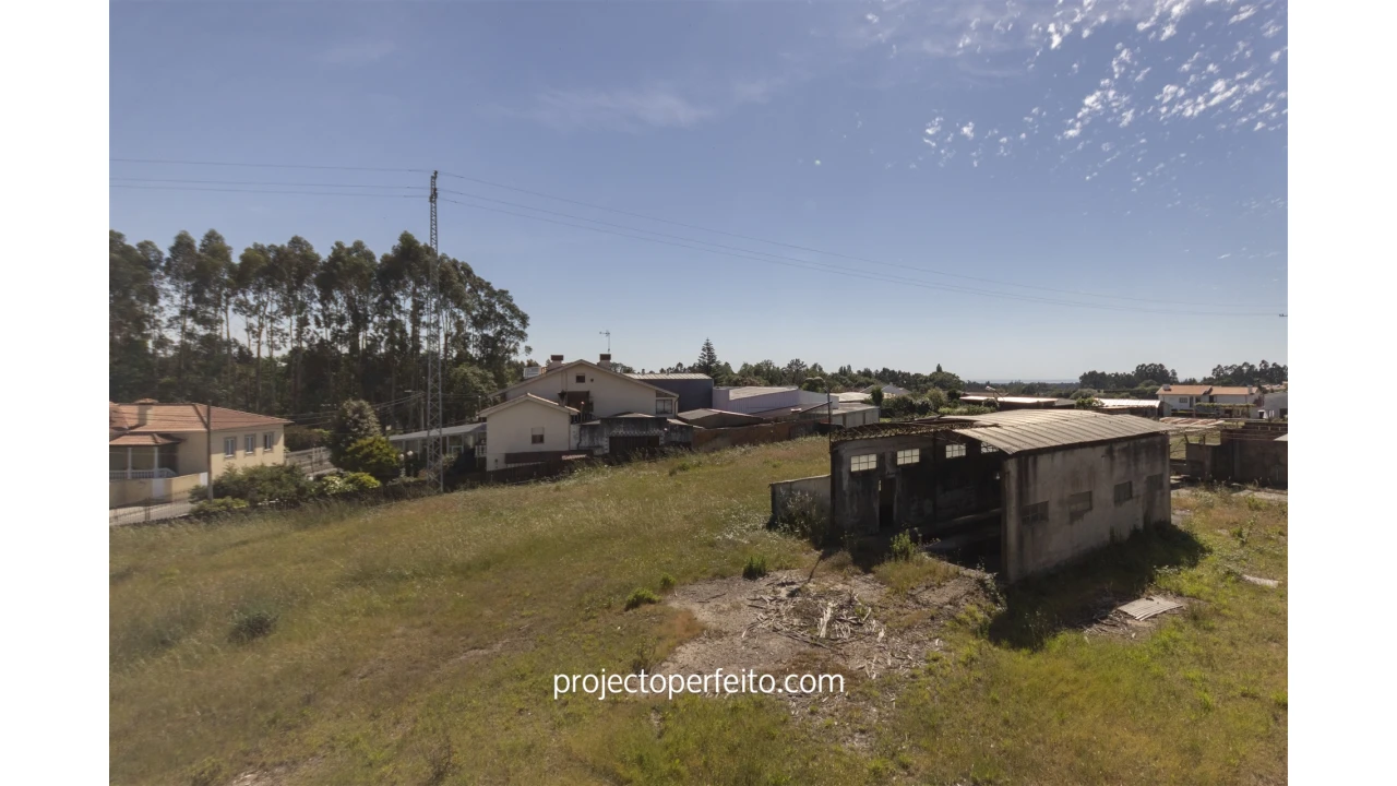 Armazém para Venda em São Miguel do Souto e Mosteirô Foto 17