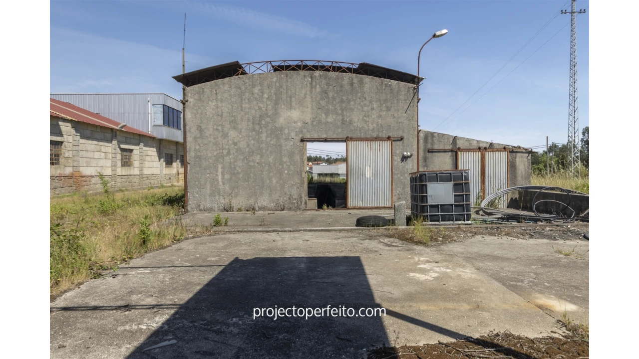 Armazém para Venda em São Miguel do Souto e Mosteirô Foto 7