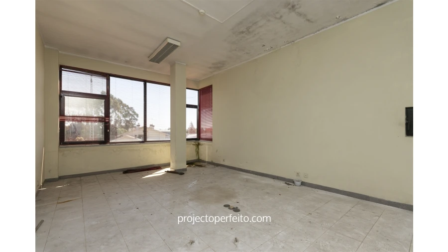 Armazém para Venda em São Miguel do Souto e Mosteirô Foto 14