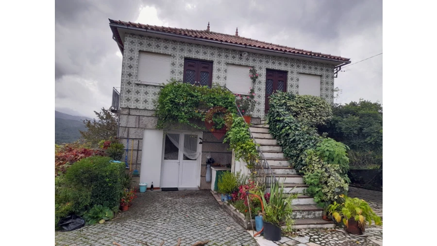 Moradia T4 para Venda em Riba de Mouro
