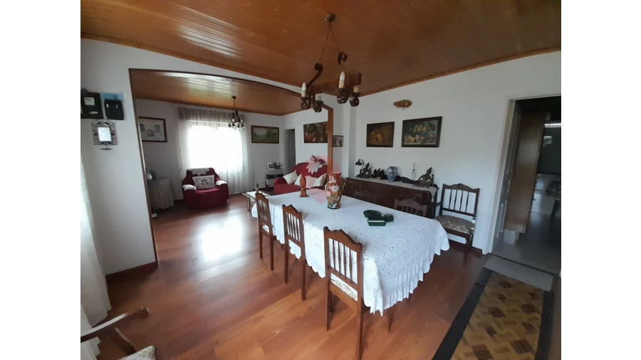 Moradia T4 para Venda em Riba de Mouro Foto 8