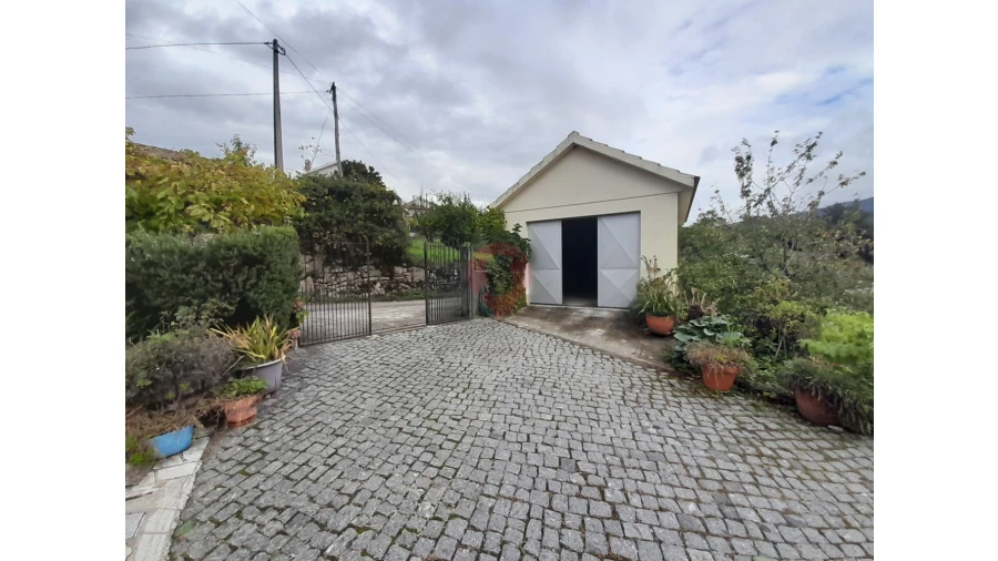 Moradia T4 para Venda em Riba de Mouro Foto 13