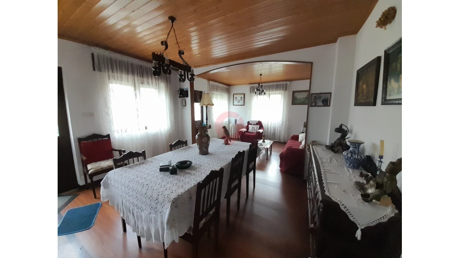 Moradia T4 para Venda em Riba de Mouro Foto 9