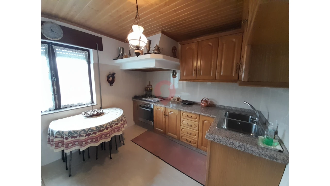 Moradia T4 para Venda em Riba de Mouro Foto 7