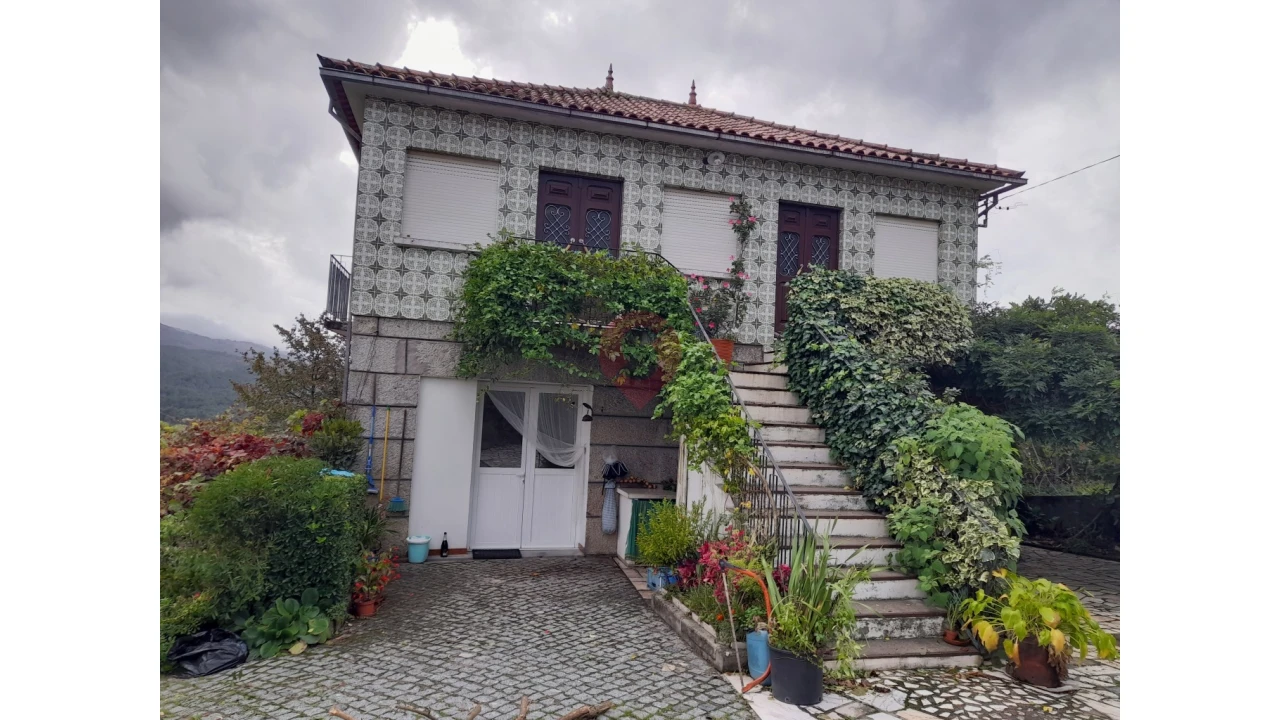 Moradia T4 para Venda em Riba de Mouro Foto 1