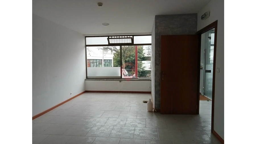 Loja para Venda em Vila e Roussas Foto 2