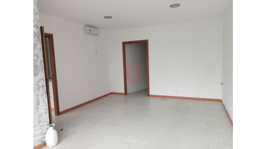 Loja para Venda em Vila e Roussas Foto 3